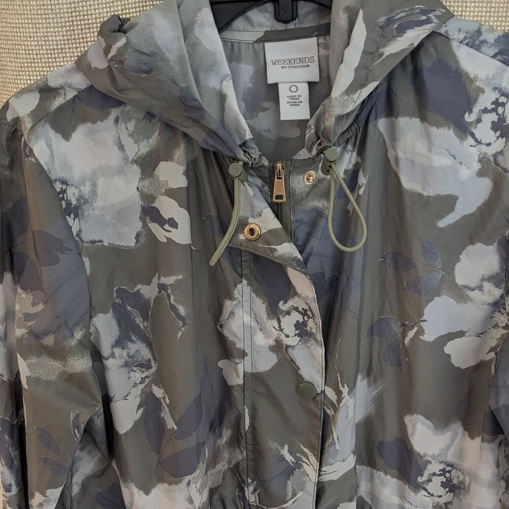 Weekends By Chico's Green, Gray & White Lightweight Windbreaker with Hood Size 0